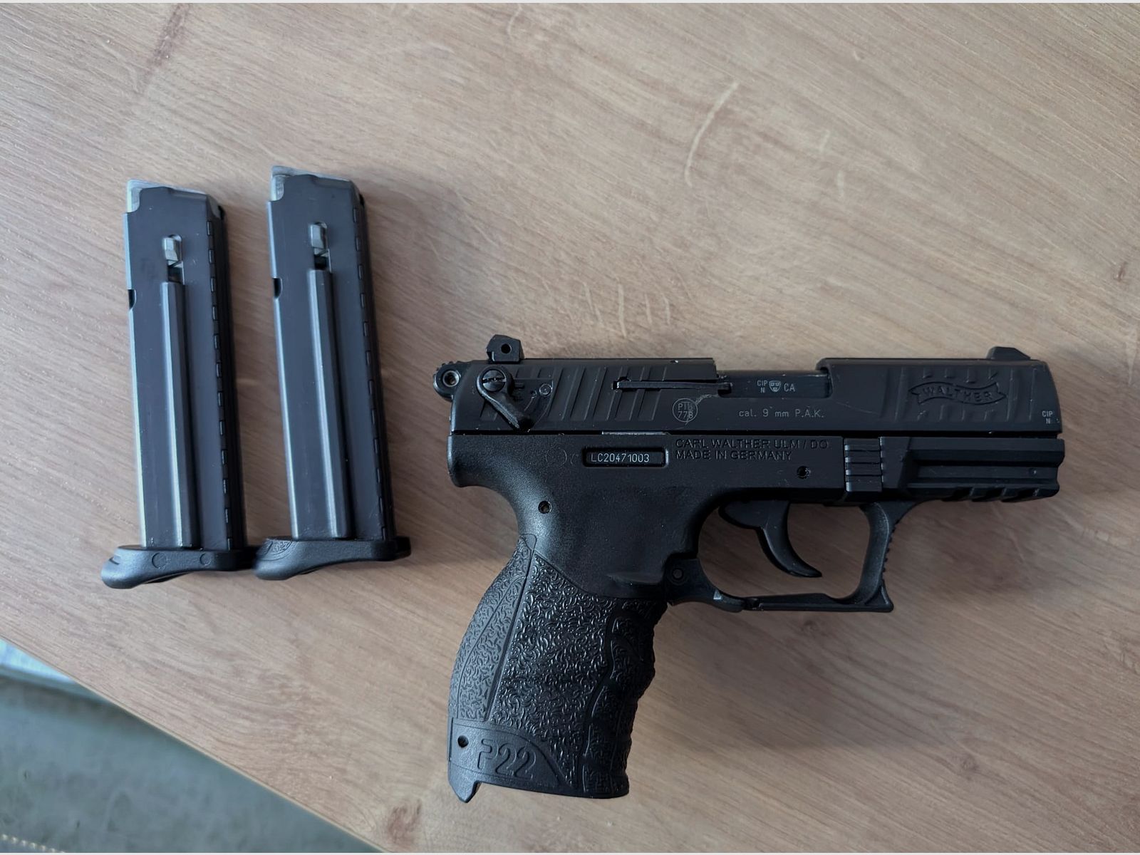 Walther P22 Q Schreckschuss PAK  inkl. Ersatzmagazin / black/ Top Zustand