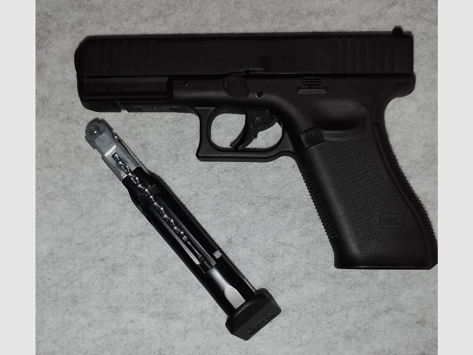 Glock 17 Gen 5 CO2 4.5mm BB with blowback and remaining warranty