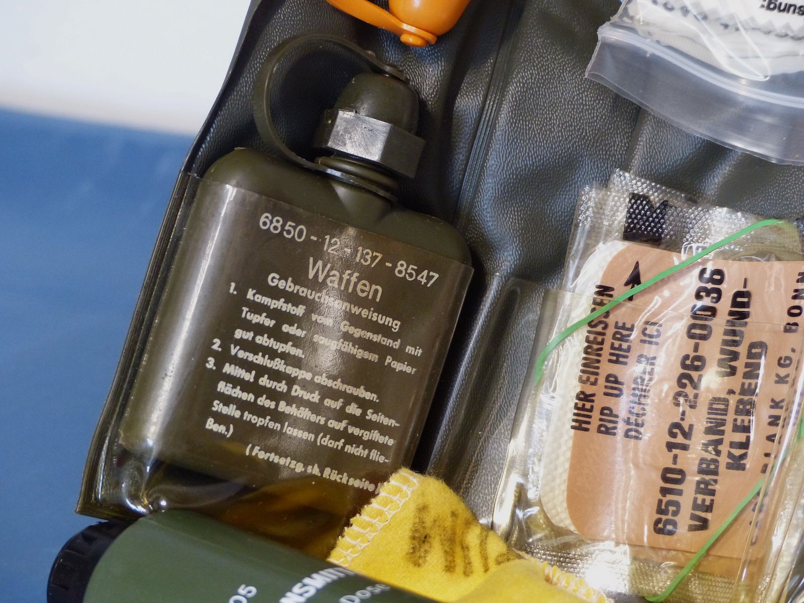 Bundeswehr ABC protection equipment transport bag, gas mask 2 filters and accessories BW 70s