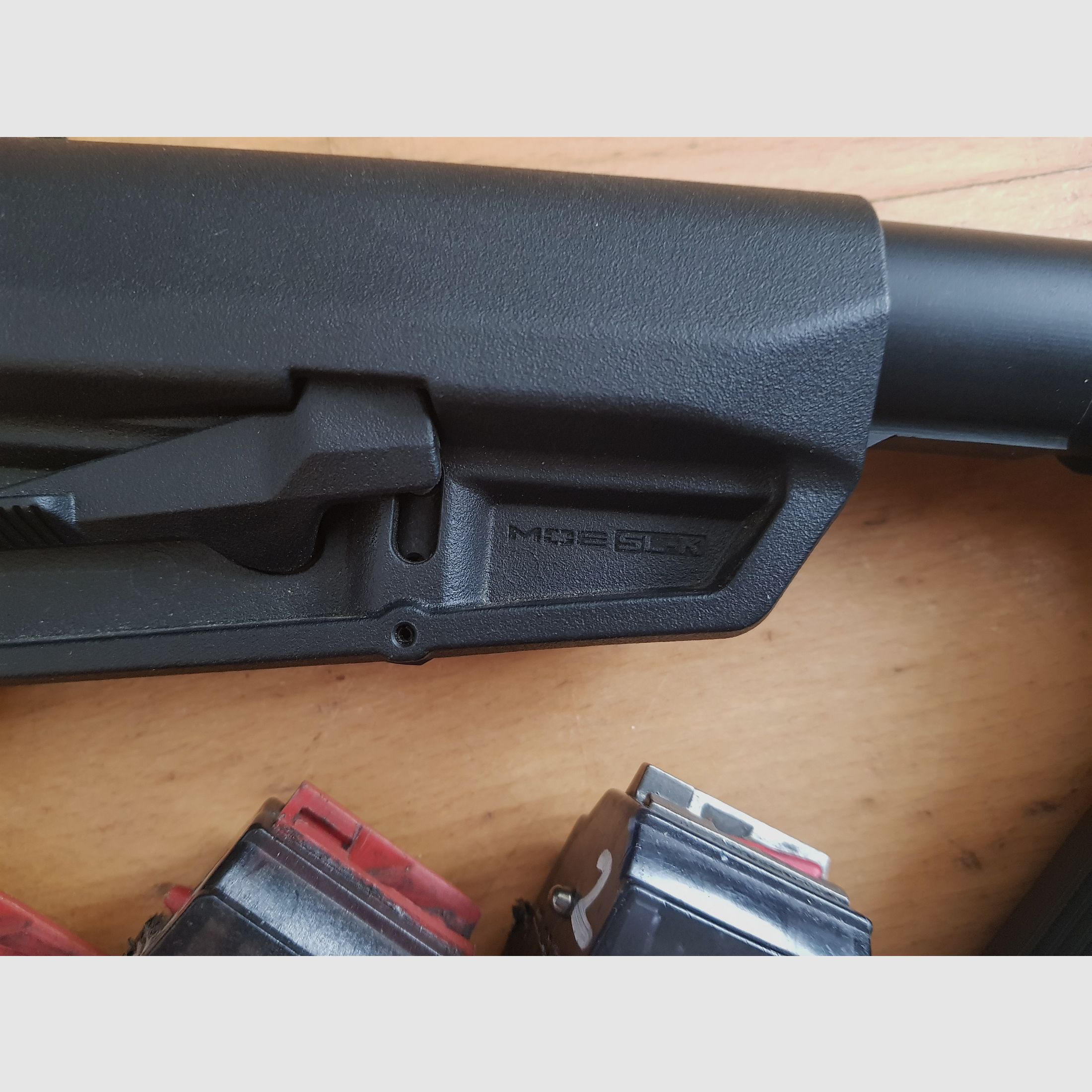 Ruger 10/22 Target, roestvrij staal "tactisch" met pistoolgreep en uitschuifbare schoudersteun (Magpul)