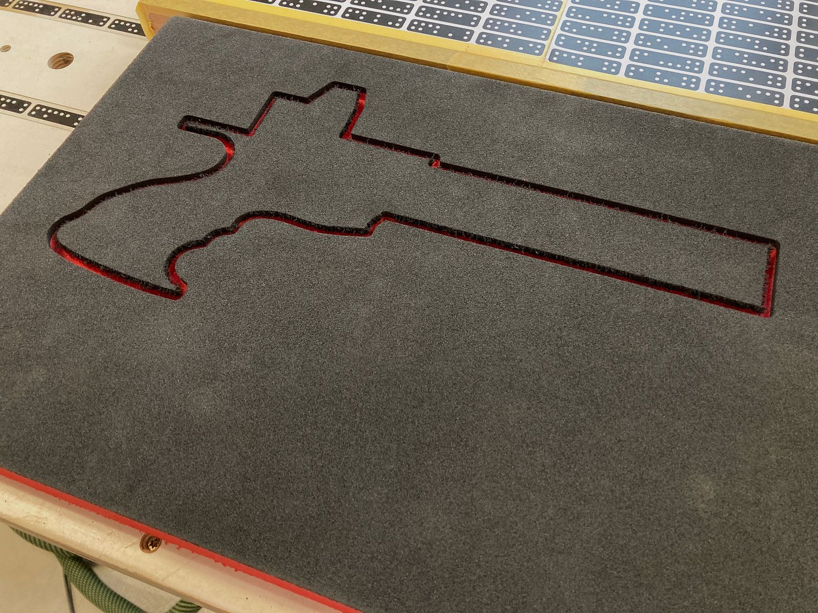 CNC-gefräste Koffereinlagen aus festem Schaumstoff