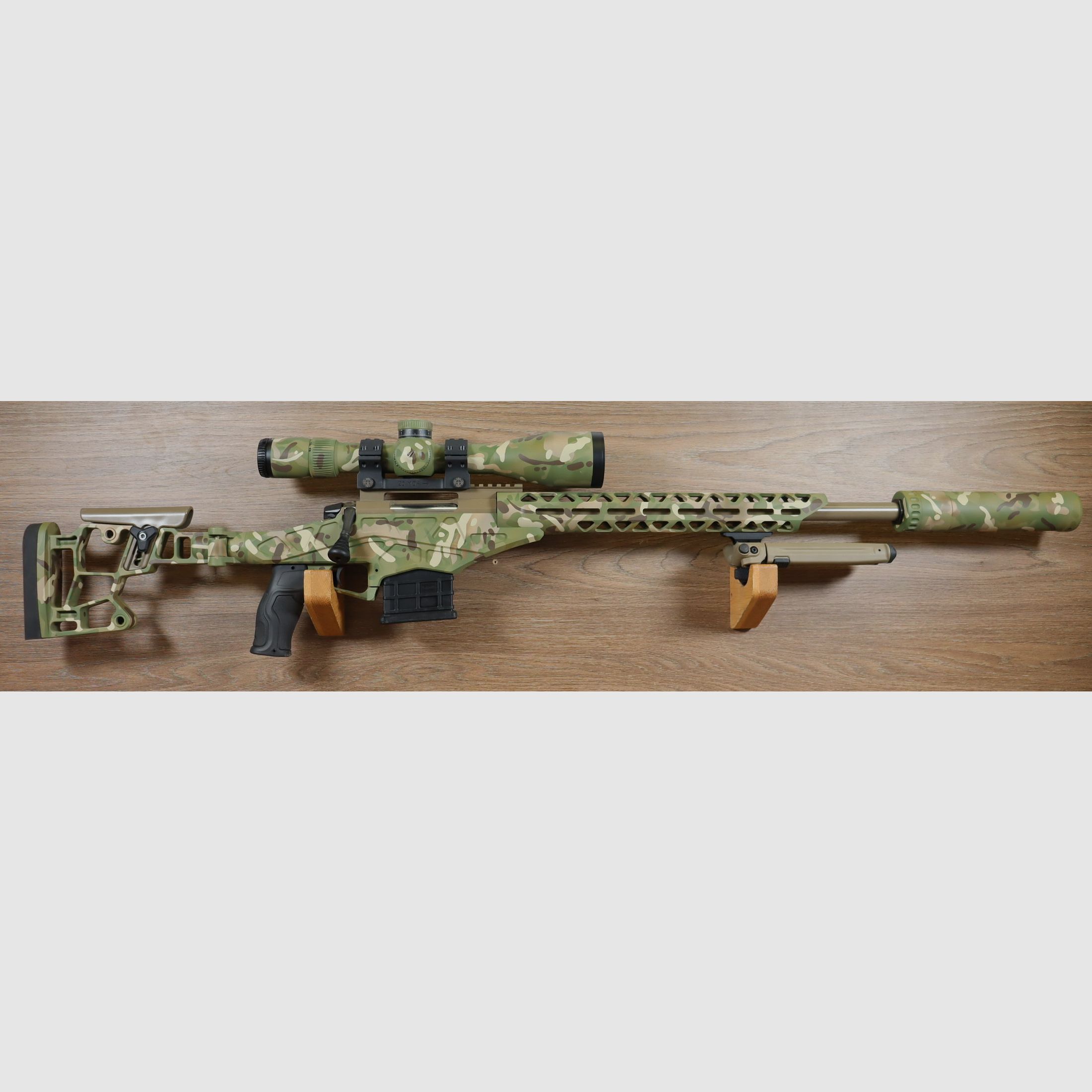 T18 Multicam + Zielfernrohr Vortex Venom 5-25×56 + Montage Eratac 20 MOA + Schalldämpfer B&T, Bild 1 von 4