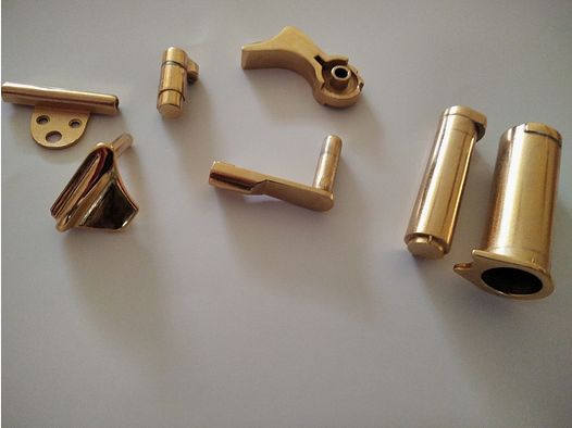 Oryginalnie pozłacany Colt 1911 Government od Umarex części do wymiany