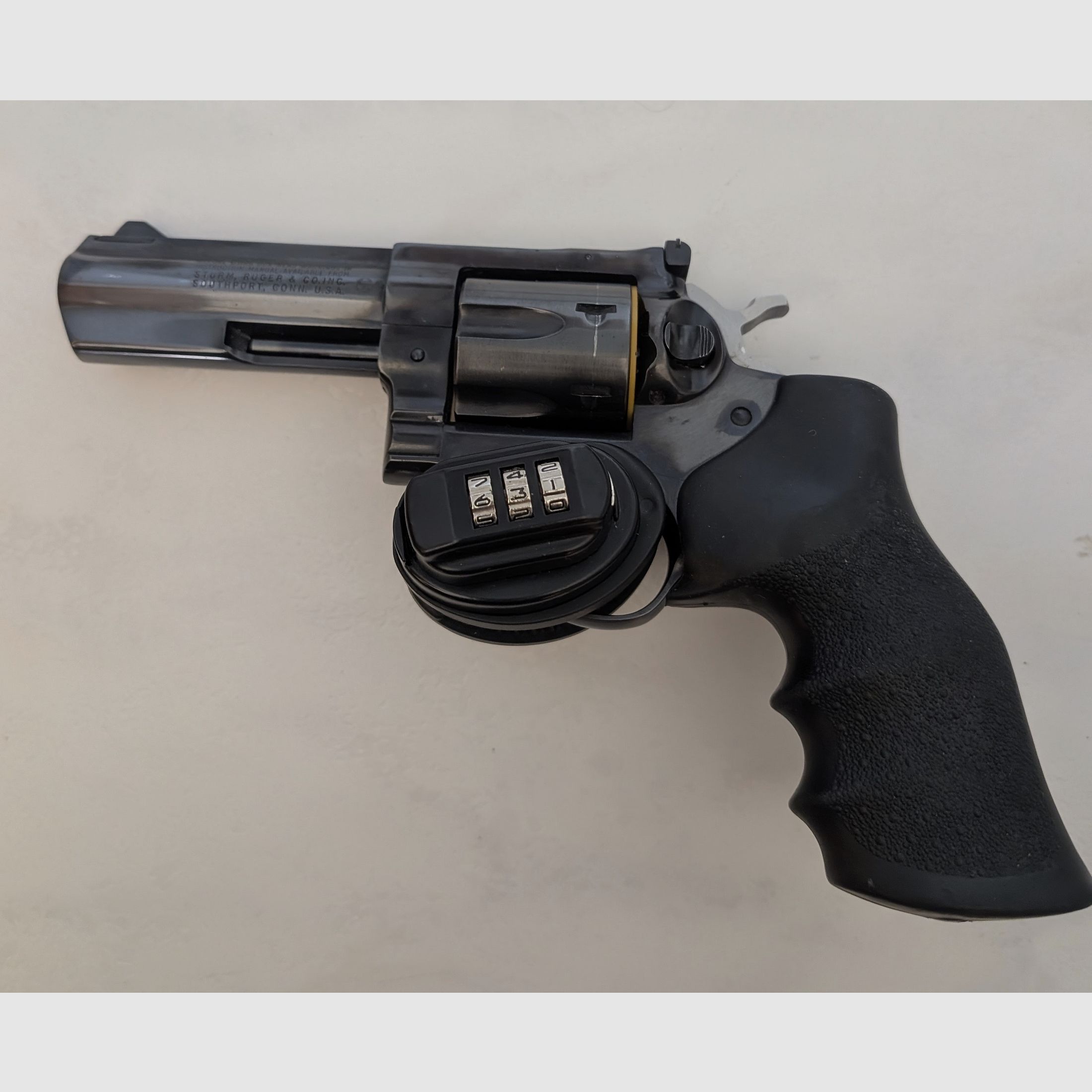 Ruger GP100 (op de loop gestempeld) / in WBK geregistreerd als RUGER GP141 – Kal. .357 Magnum – Cat. B