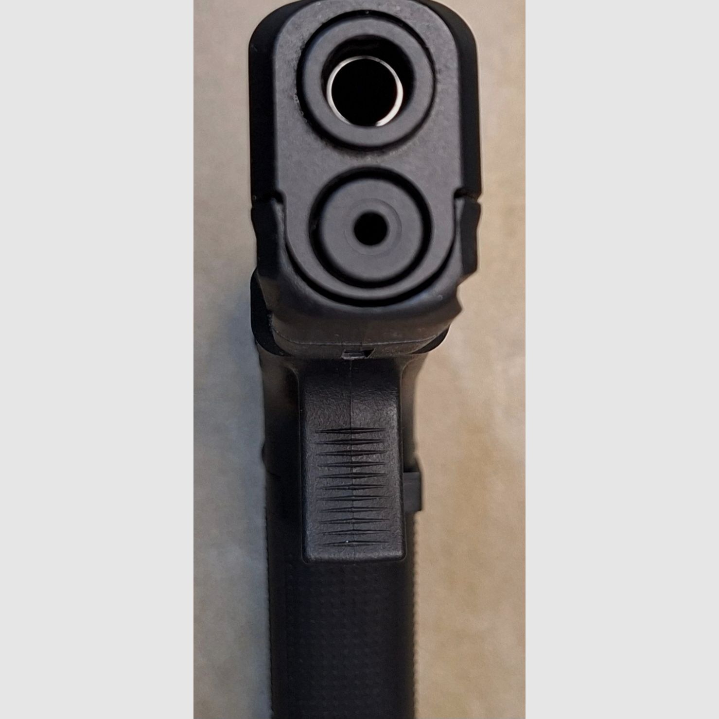 !Als nieuw! Vitrinemodel! VFC Glock 17 Gen 5, 6mm, GBB, Airsoft, m= loop en slide van metaal, door Umarex