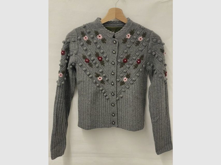 fei scho schee Trachten-Strickjacke in Mid Grey-Bordeaux/Pink, Bild 1 von 2