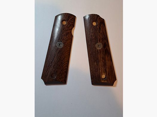 Okłady chwytowe Cold 1911 lub ME Sport 1911, patrz zdjęcie.