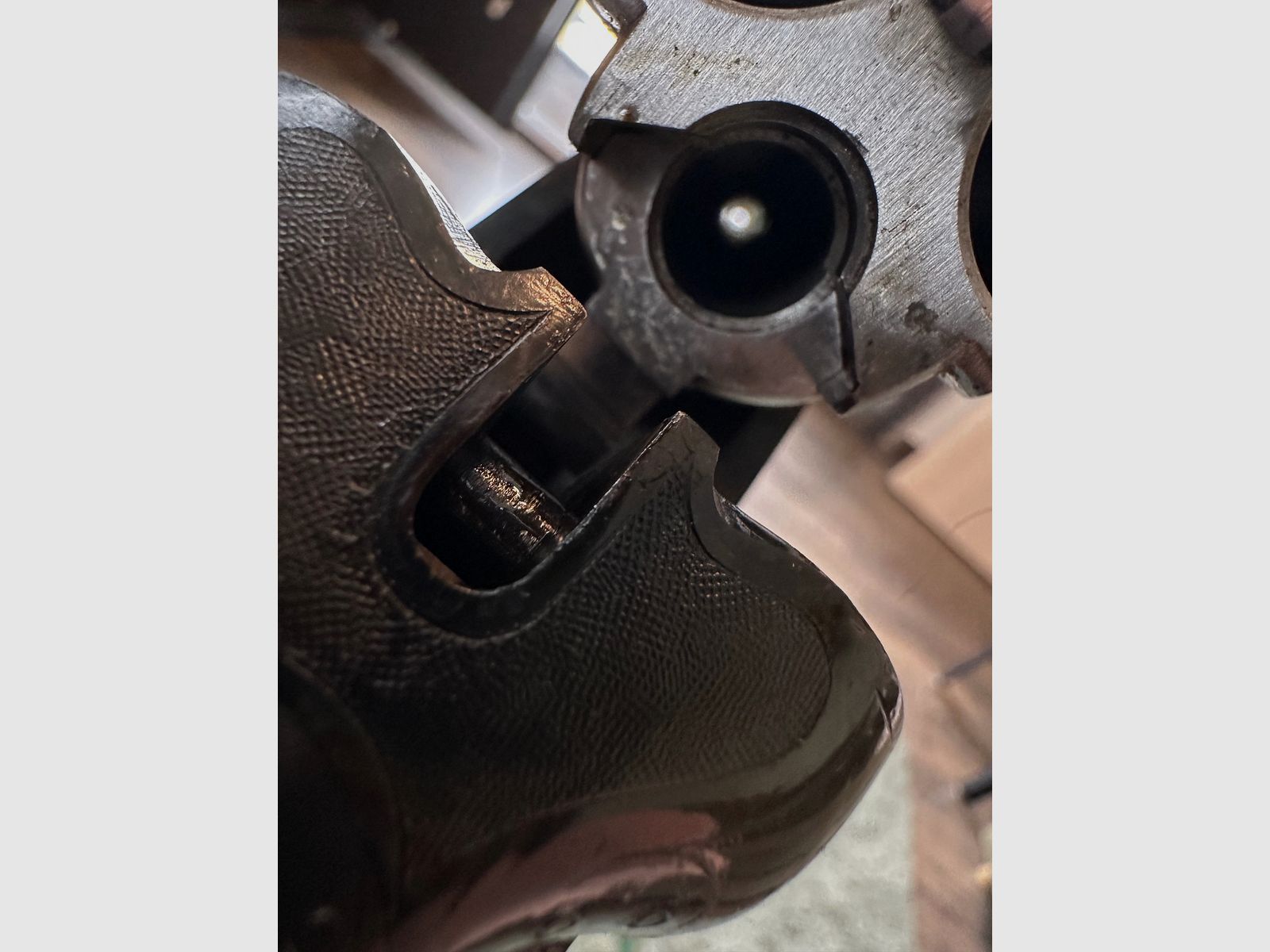 Suhler Jagdhütte Drilling – Kaliber 12/70 & 7x65R – neuwertig – mit Zeiss Diatal-Z 8x56  und dunkler Basküle
