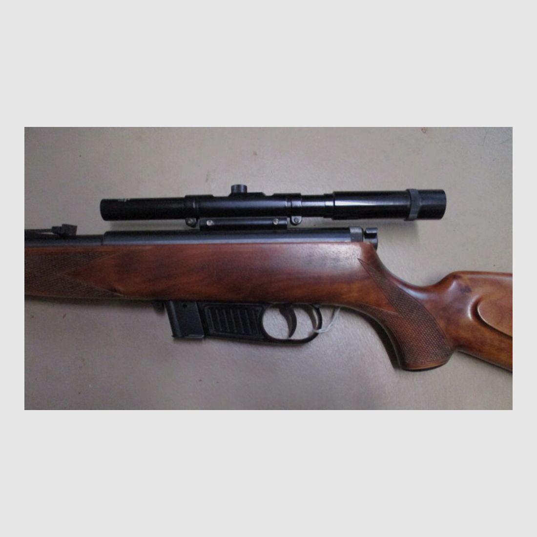 Zelfladende geweer .22lr Voere Oostenrijk met richtkijker Automaat