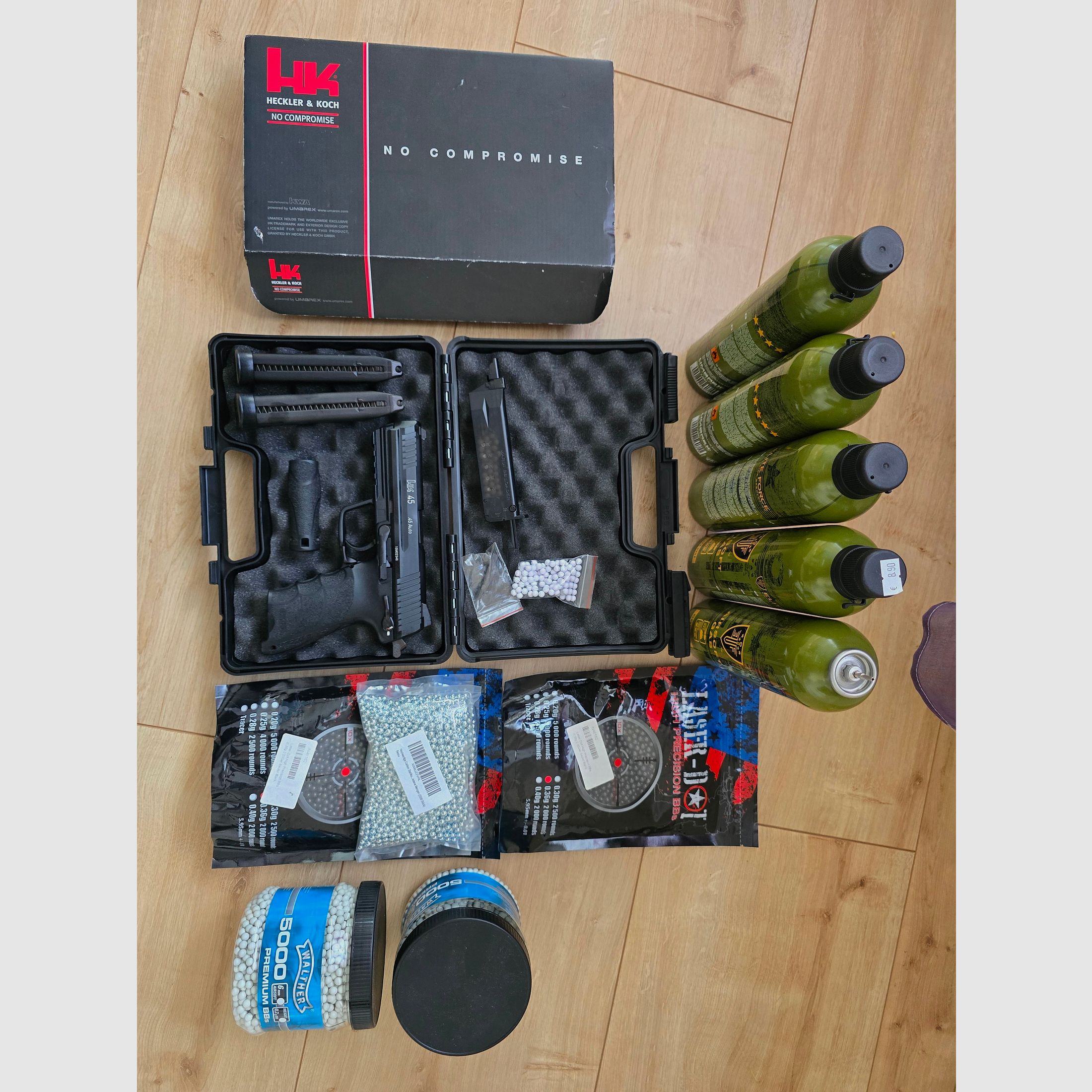 HK 45 Auto Airsoft version métallique avec beaucoup d'accessoires