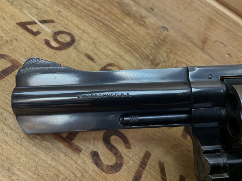 Revolver Amadeo Rossi Mod.971, Kal..357Mag., Holzgriffschalen, super Zustand!!!