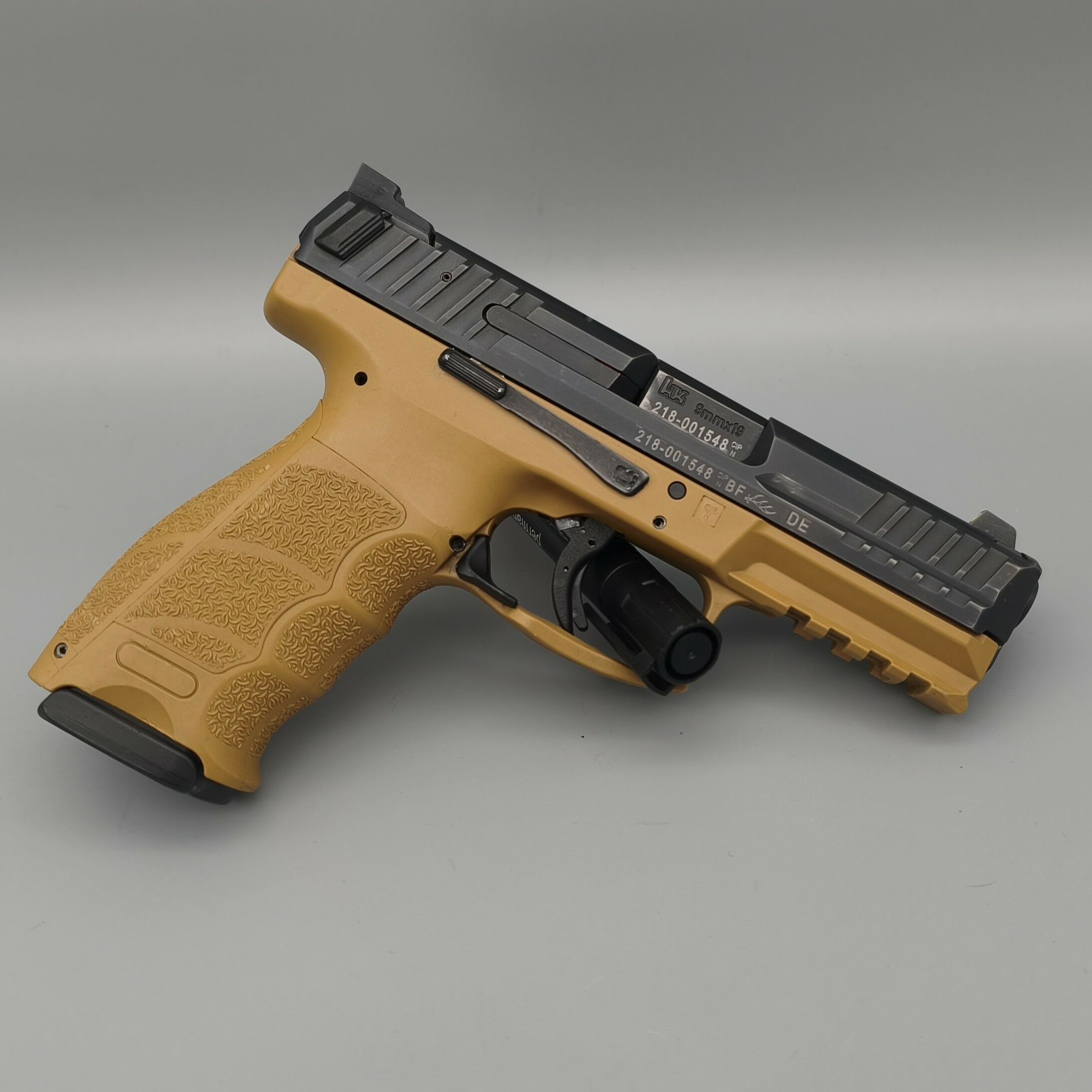Heckler & Koch SFP9 RAL8000 Sandfarben mit Tritiumvisierung 9mmLuger