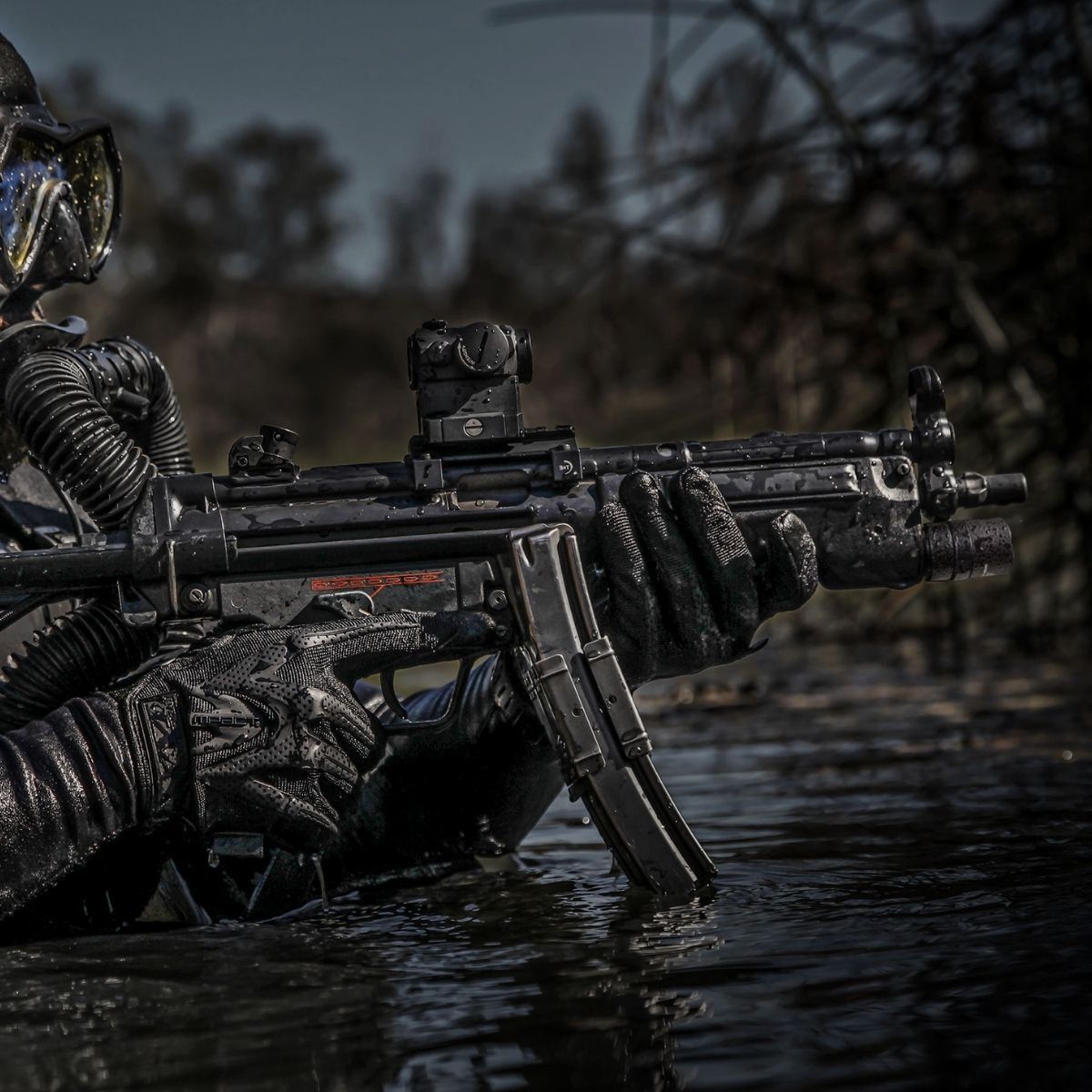 Surefire - Latarka 328LMF-B w łożu do MP5/HK53/HK94, zdjęcie 5 z 5