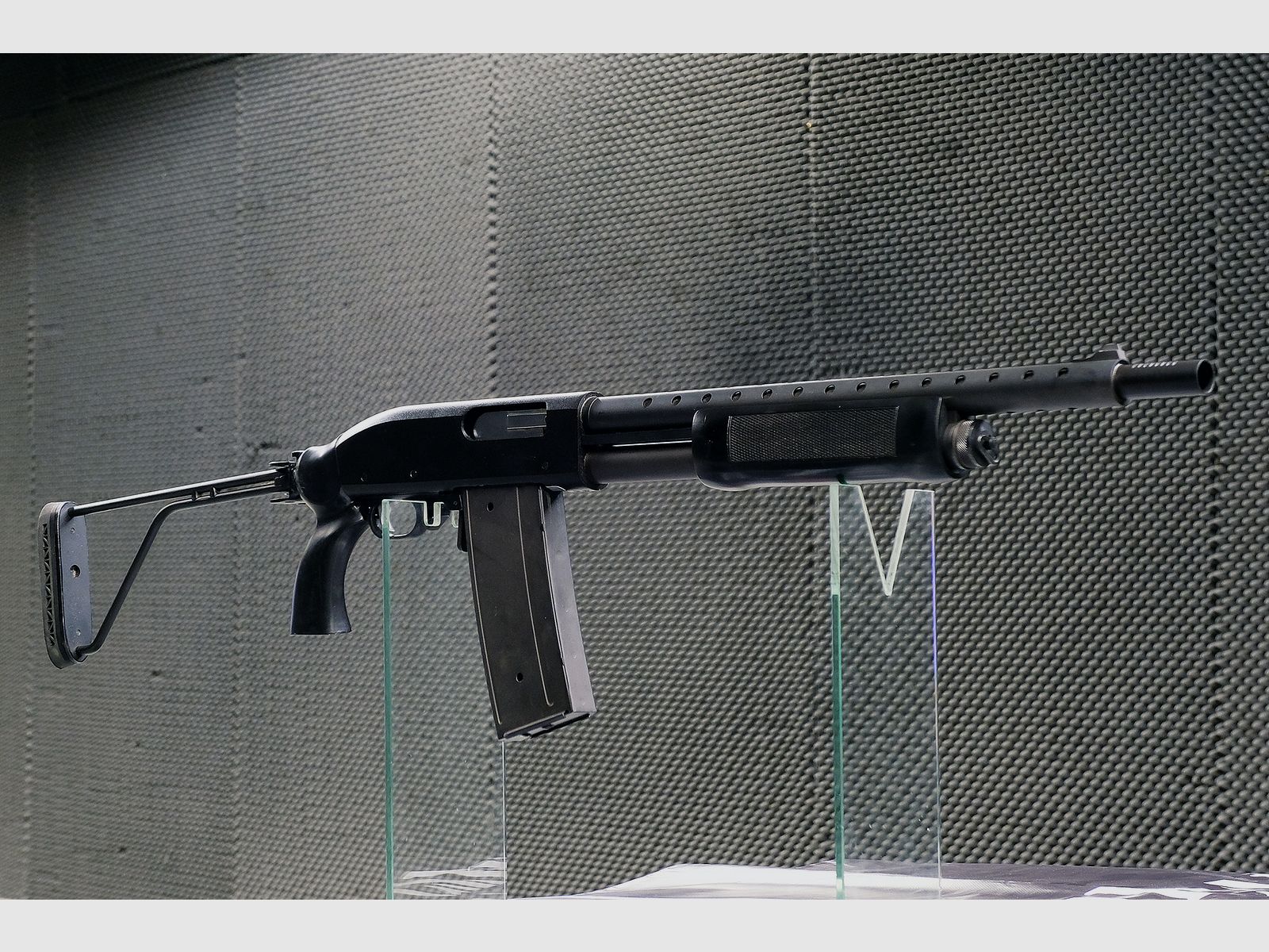 Mossberg 500 z magazynkiem pudełkowym, zdjęcie 5 z 5
