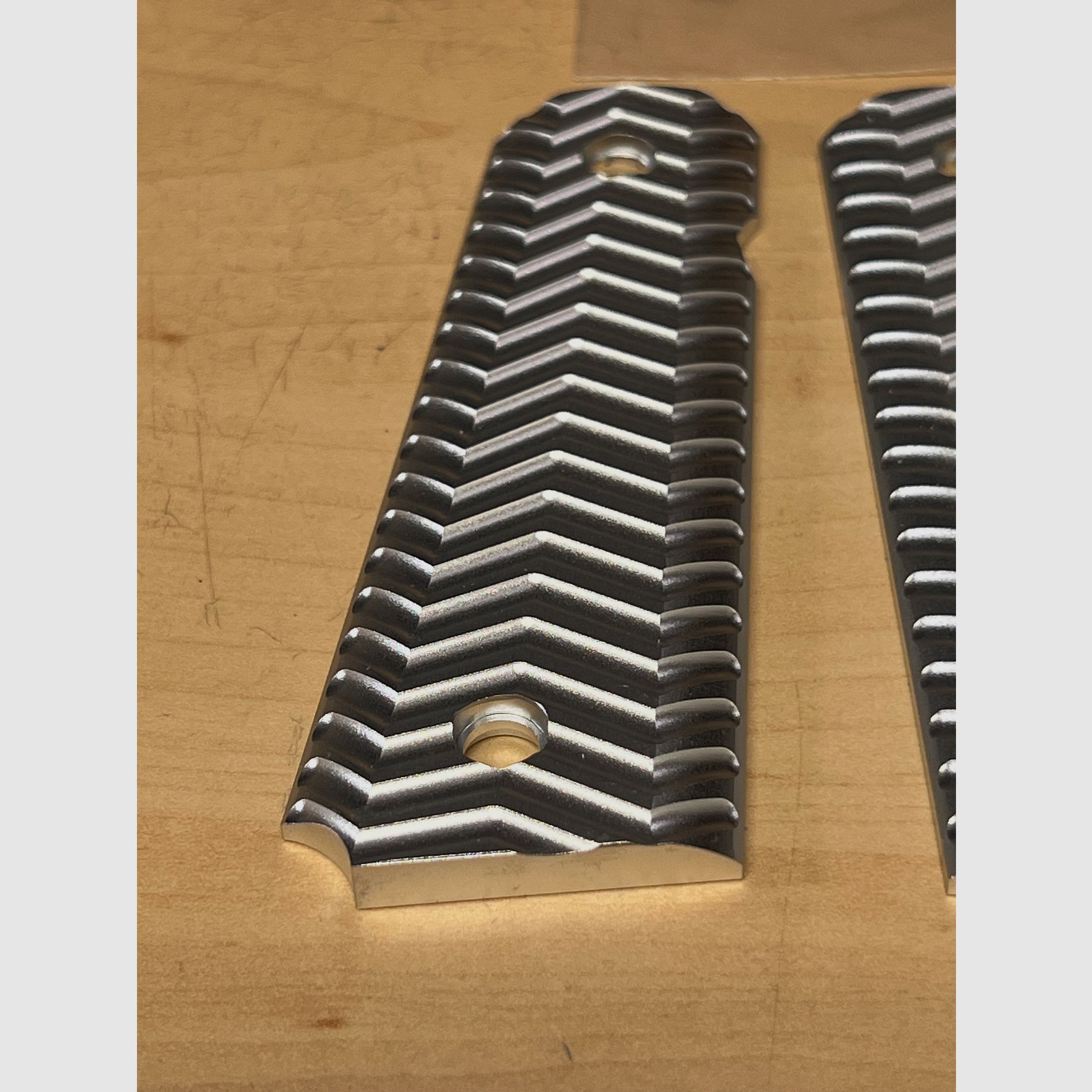 Griffschalen für 1911 Airsoft P.A.K. und Original Modelle in Aluminium Silber eloxiert