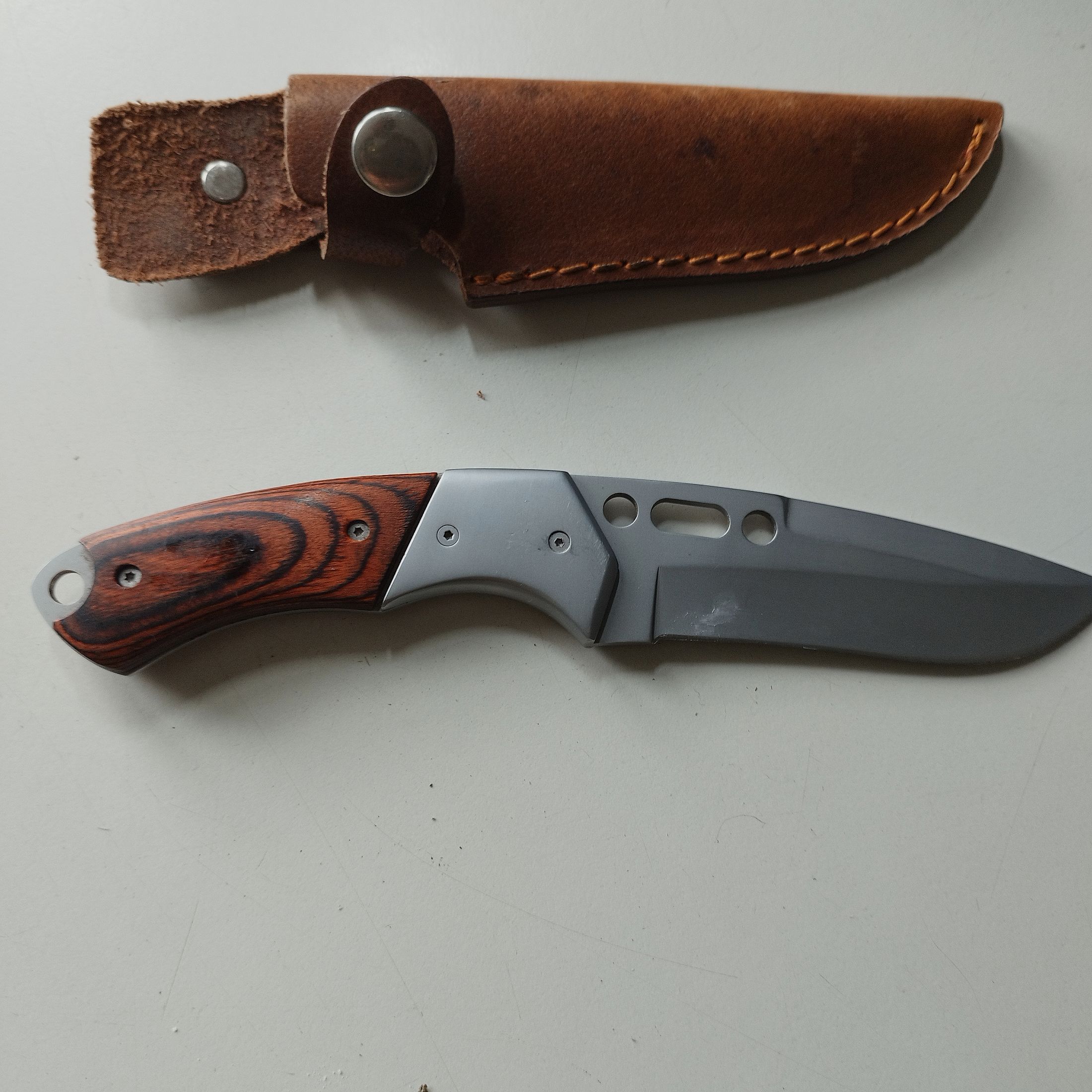 Cuchillo de caza compacto Herbertz AISI 420 con funda de cuero #163710 PVP 89€, imagen 3 de 3