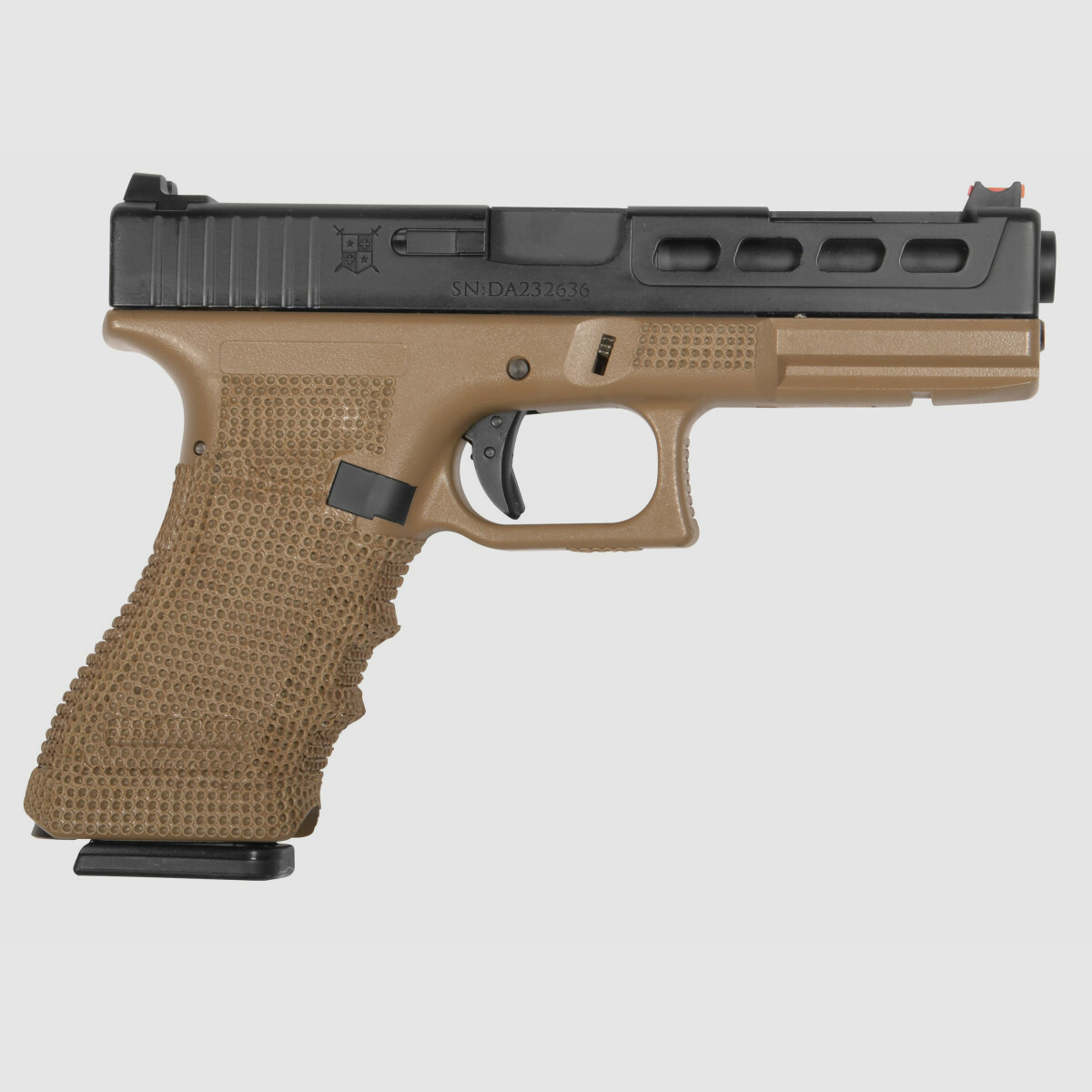 P06 GBB Airsoft Pistole in Tan | Delta Armory