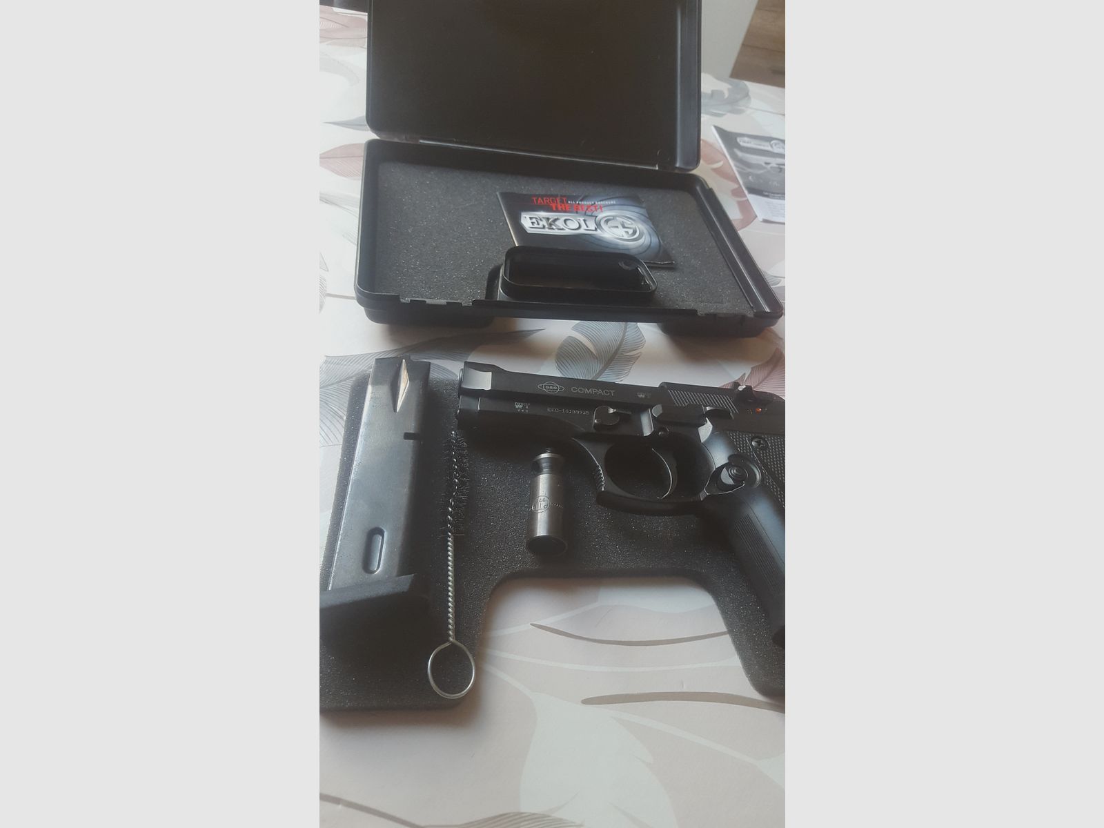 Compact gas- en schreckschuss pistool