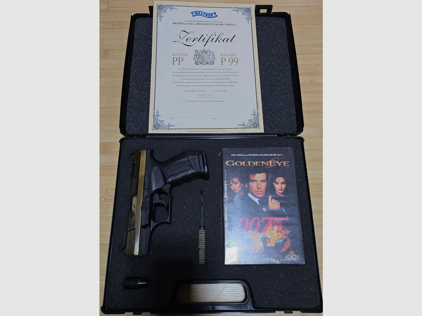 Walther P99 Gold Special Edition James Bond PTB 637 Read!