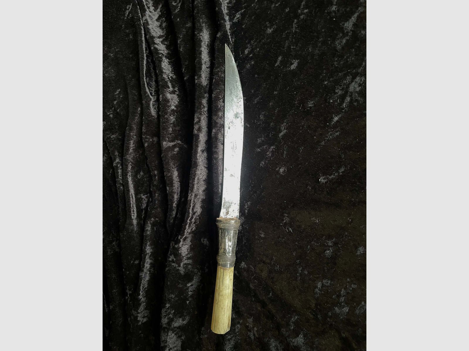 Antyczny srebrny nóż Dha – Myanmar (Birma) XIX w. – uchwyt z morskiej kości słoniowej/kości