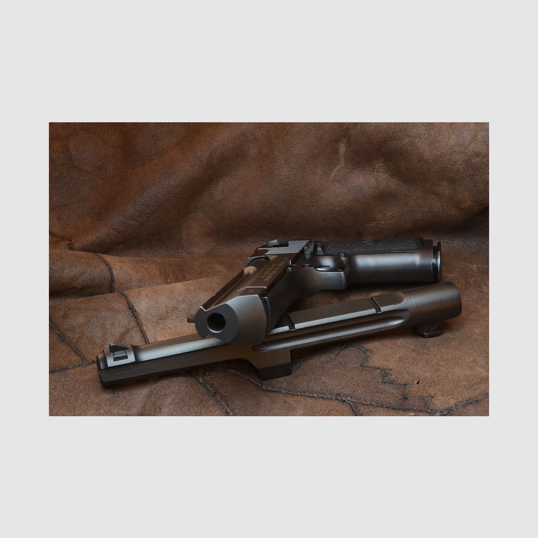 Wyjątkowy zestaw Desert Eagle MK-XIX – kal. 44Mag – 2 lufy (!) jedna 6 cali i jedna 10 cali (!) – Rzadki egzemplarz IMI wyprodukowany w Izraelu (a nie w USA!) – Oryginalna torba IMI – Dwa magazynki – Stan NOWY! Wyjątkowy!, zdjęcie 10 z 16
