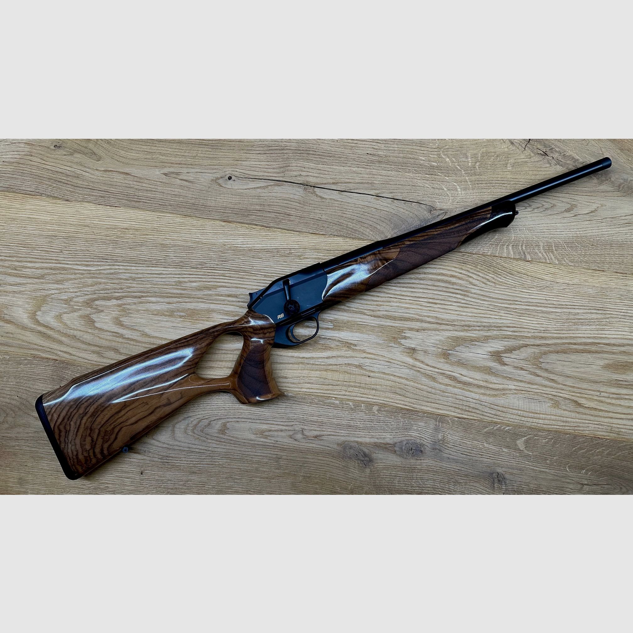 Blaser R8 Success / HK 4 / Lochschaft / gekürzter Lauf / M15x1 / Kaliber nach Wahl / AH Kammergriffkugel