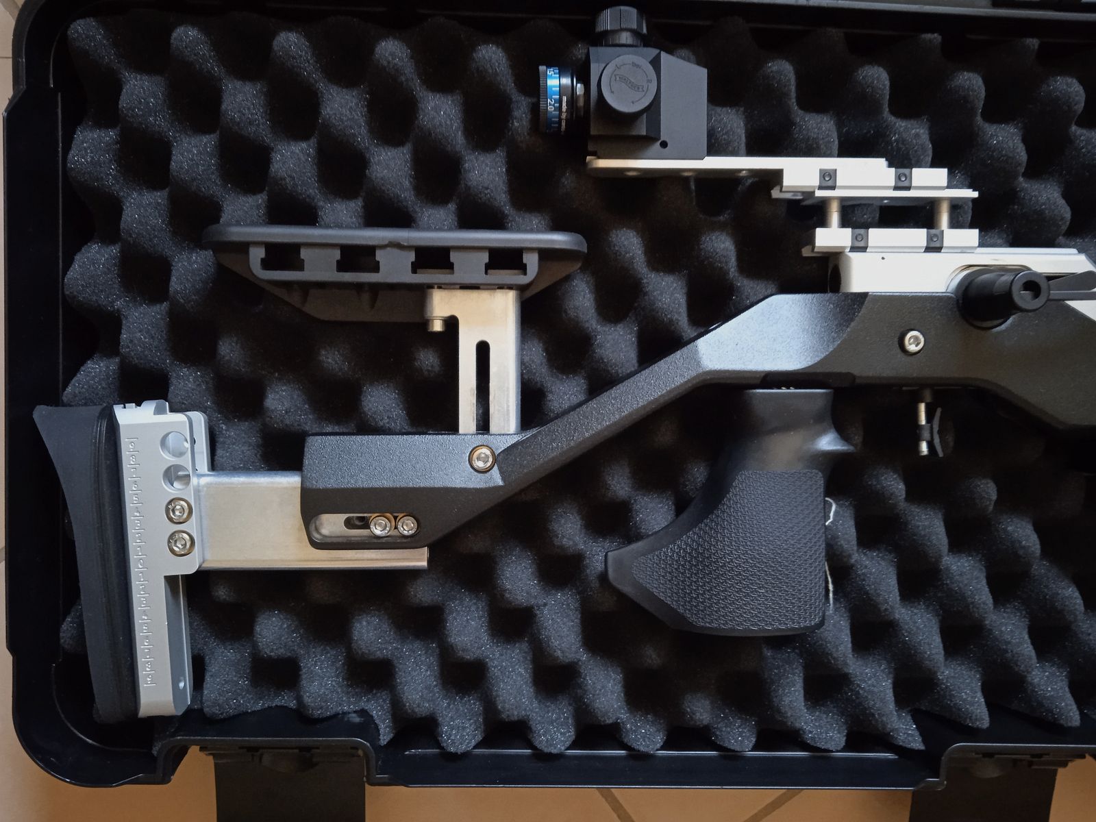 Neuwertiges Luftgewehr Typ Walther LG 400  Blacktec Aufgelegt mit Visiererhöhung incl. Koffer.