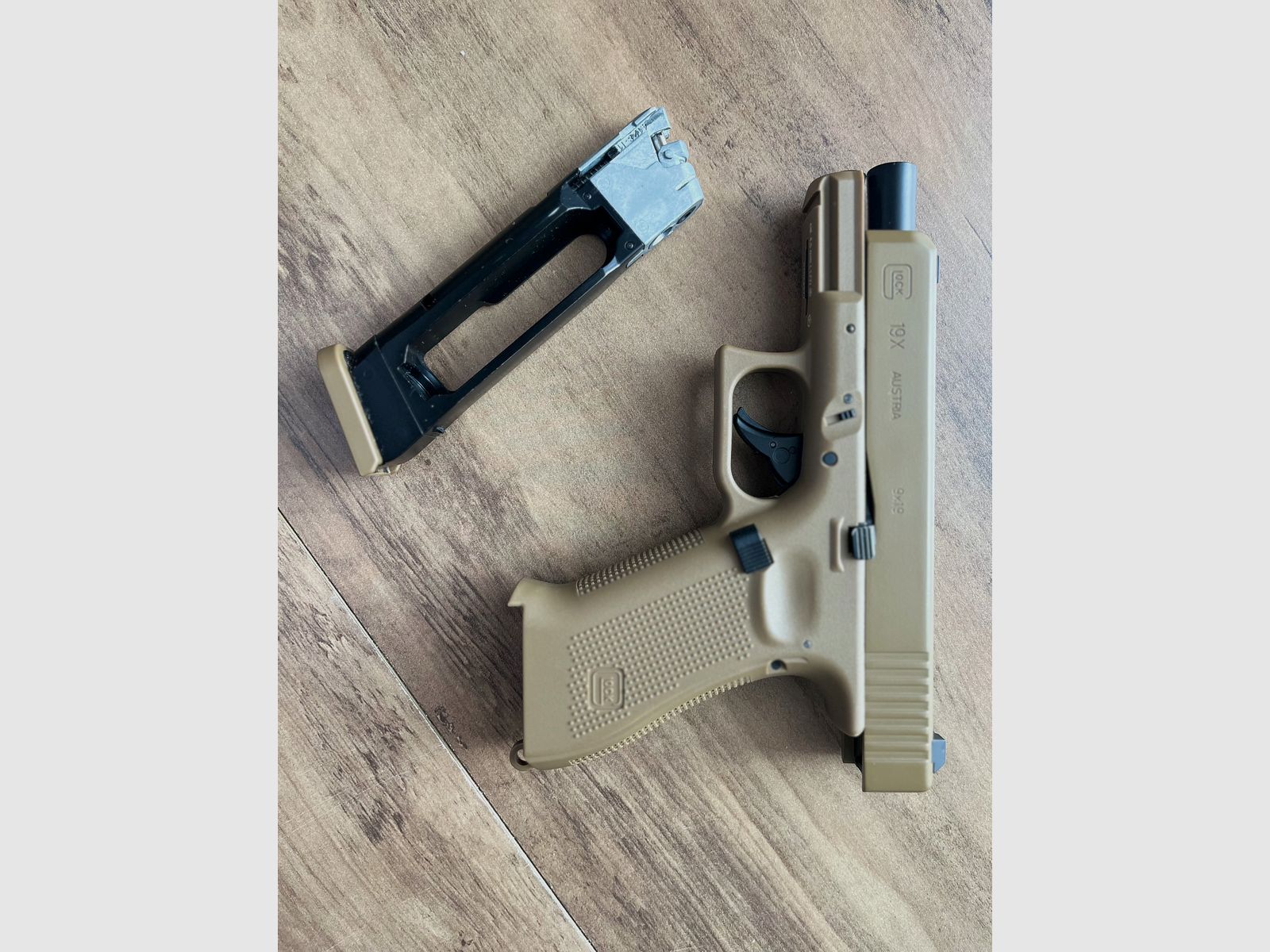 Glock 19X CO2 luchtpistool kal. 4,5mm BB blowback coyote tan