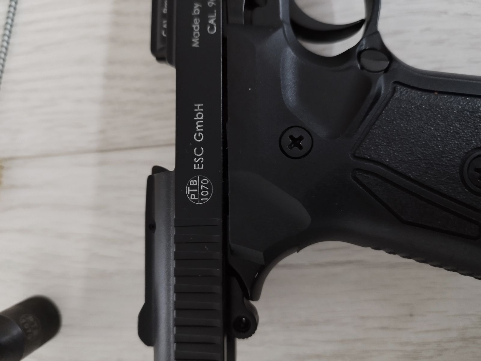 Zoraki 914-P Schreckschusspistole 9mm P.A.K. brüniert PTB mit Box, Anleitung und Becher.