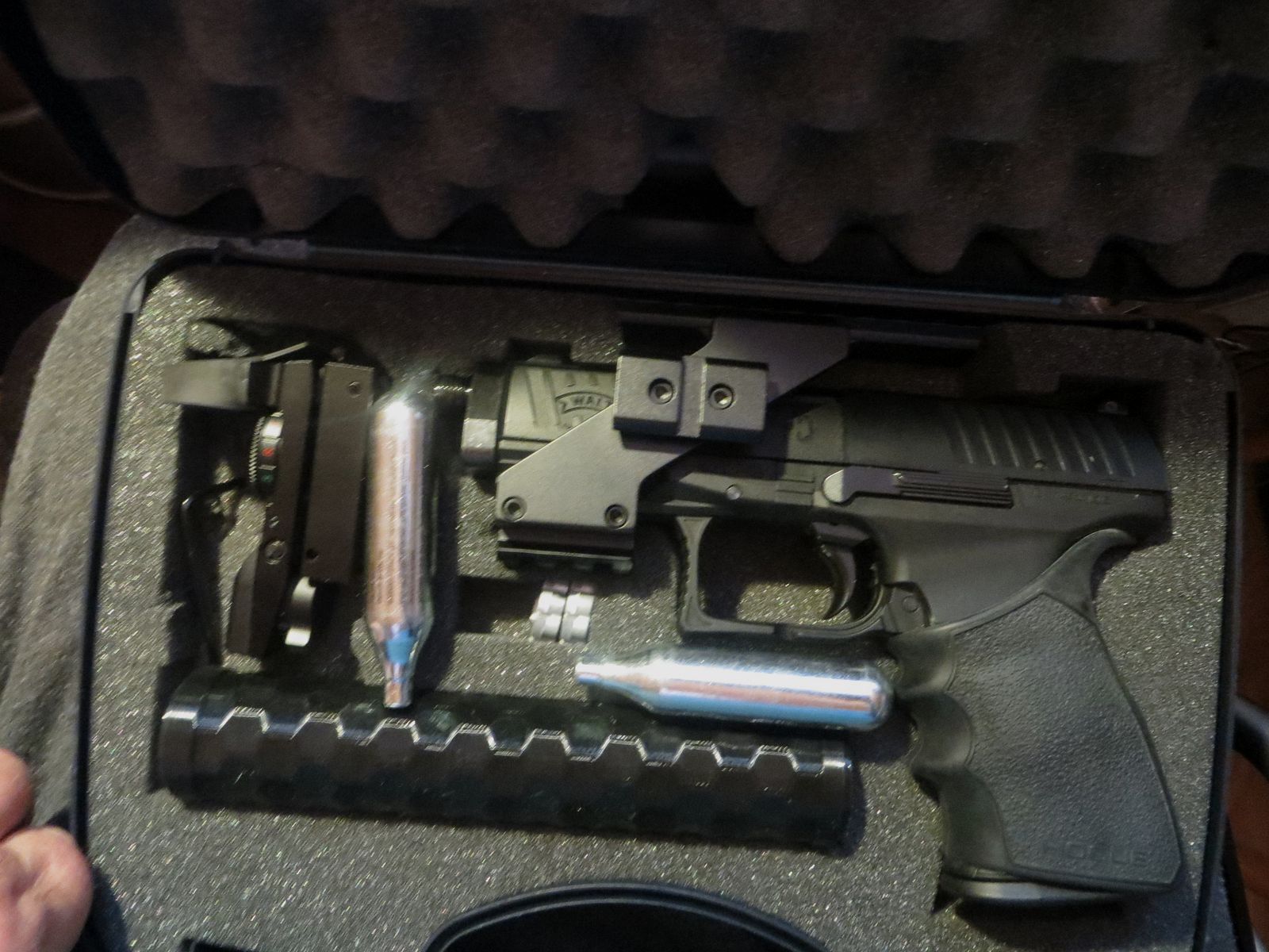 WALTHER PPQ  co2 4,5 Diabolo neuwertig mit Kompensator (Schalldämpferatrappe) und RedDot