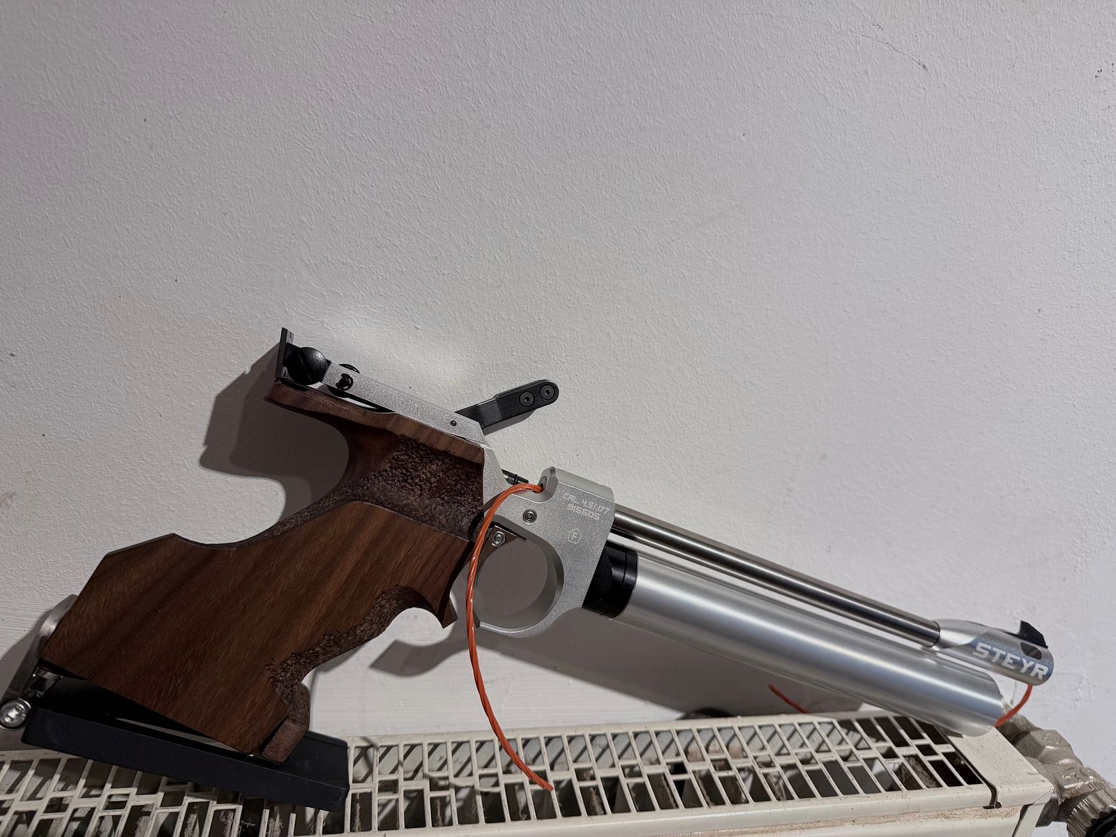 Steyer air pistol LP2 left