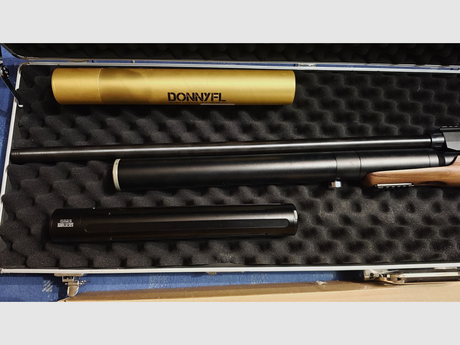 AEA Zeus new with case, accessories and suppressor air rifle caliber .68, image 3 of 5