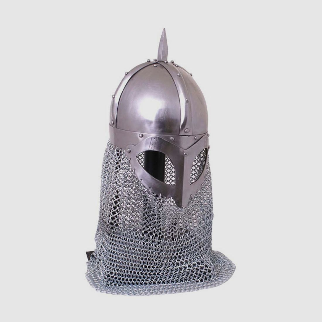 Casco vikingo con anclaje de cadena