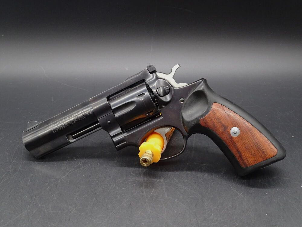 Ruger GP 100 4" caliber .357 Magnum GP100
