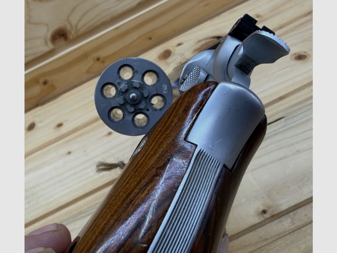 Smith & Wesson Mod. 617 Target Champion .22 l.r. Impugnature in legno .22lr