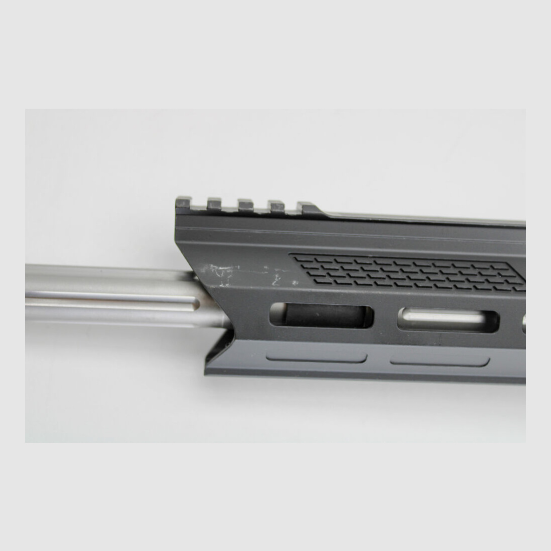 SL. Geweer Diamondback DB10 Kal. 6,5 Creedmoor met draad 6,5mm Creedmoor