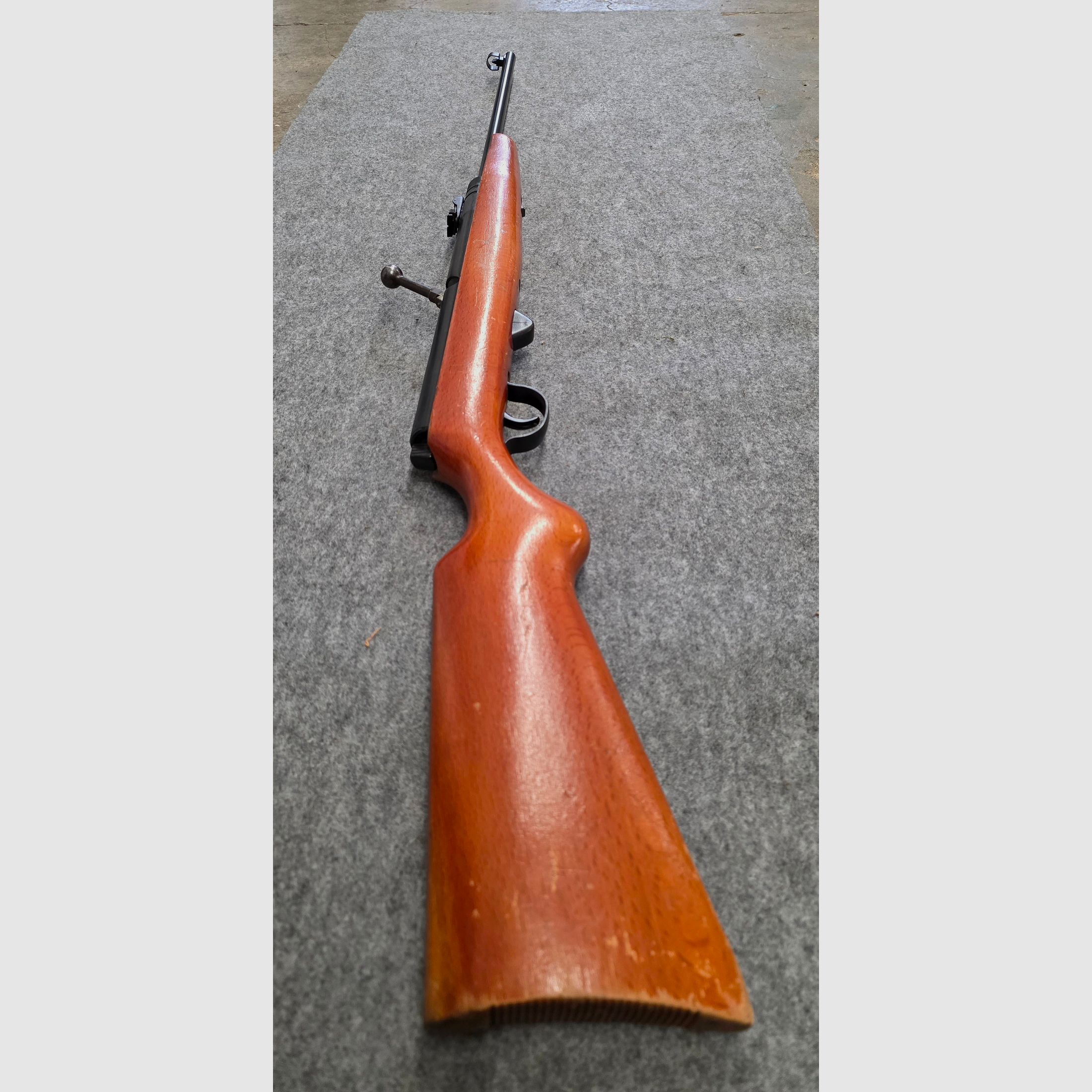 2.) Haenel Mod. 310 con sicura in Bakelite, caricatore Kirmes, fucile ad aria Cal. 4.4mm