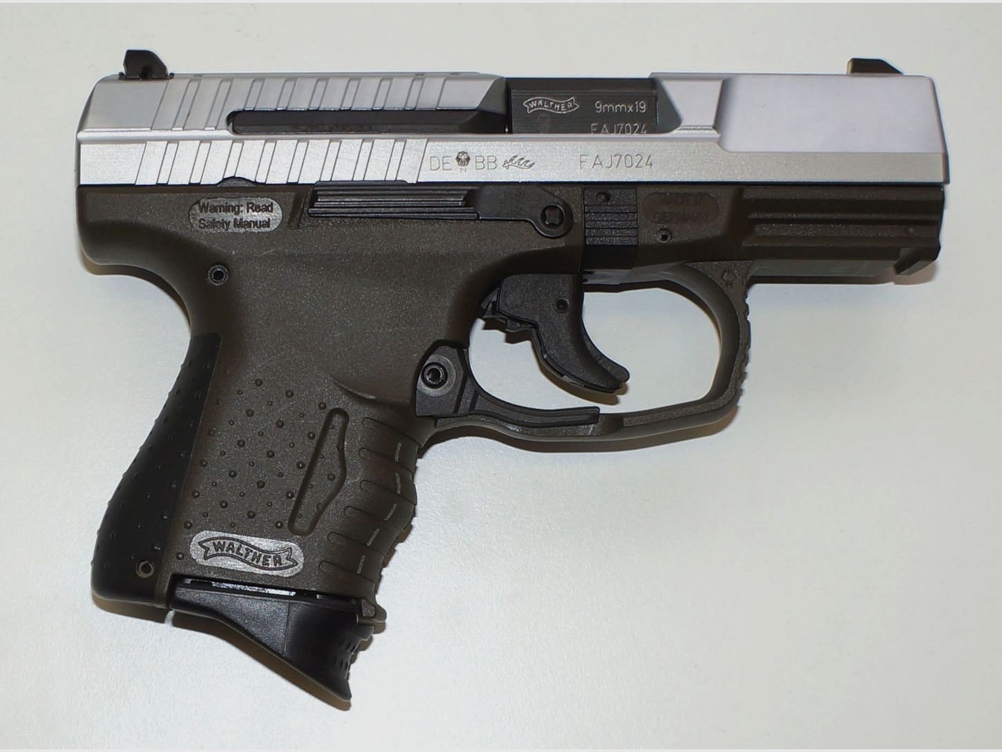 Walther – Pistole / P99c / DAO / Duo-Tone Bicolor oliv/Silber / 9mm, Bild 2 von 3