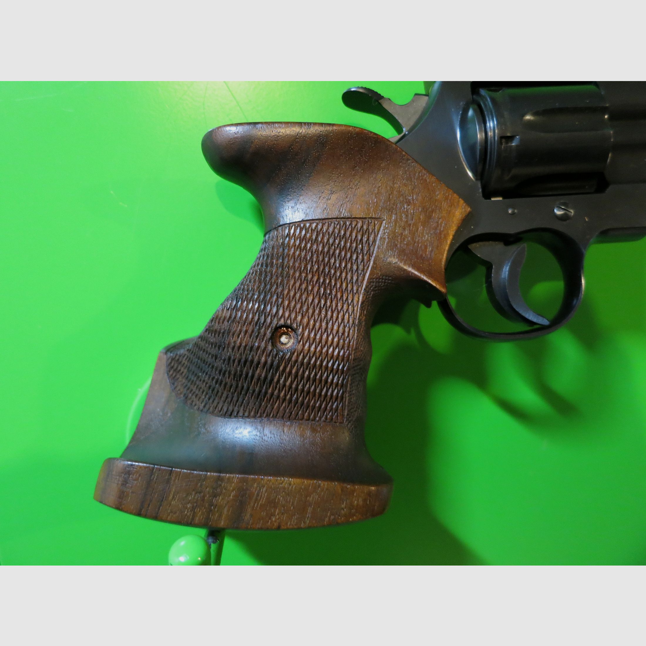 Revolver COLT Officer's Model Match, fifth edition of the series in .22lr, sport grip #62-