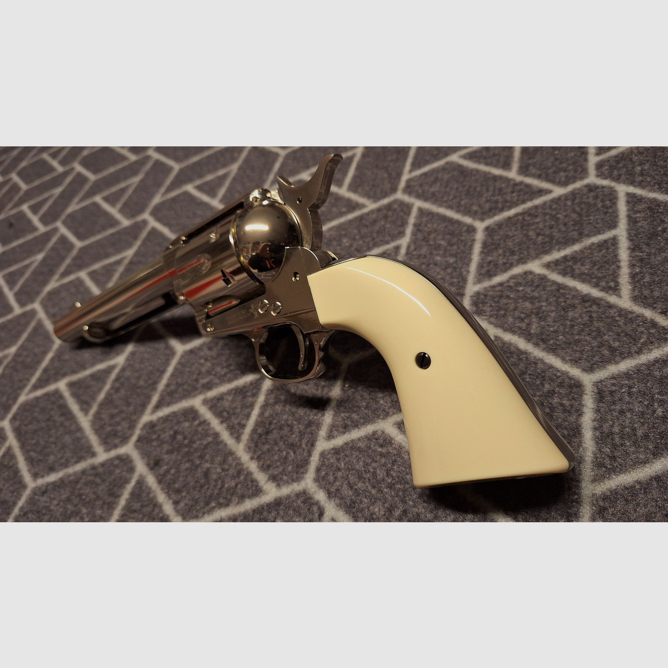 Colt Single Action Army® 45 nickel Co2 revolver caliber 4.5 mm BB-NEW