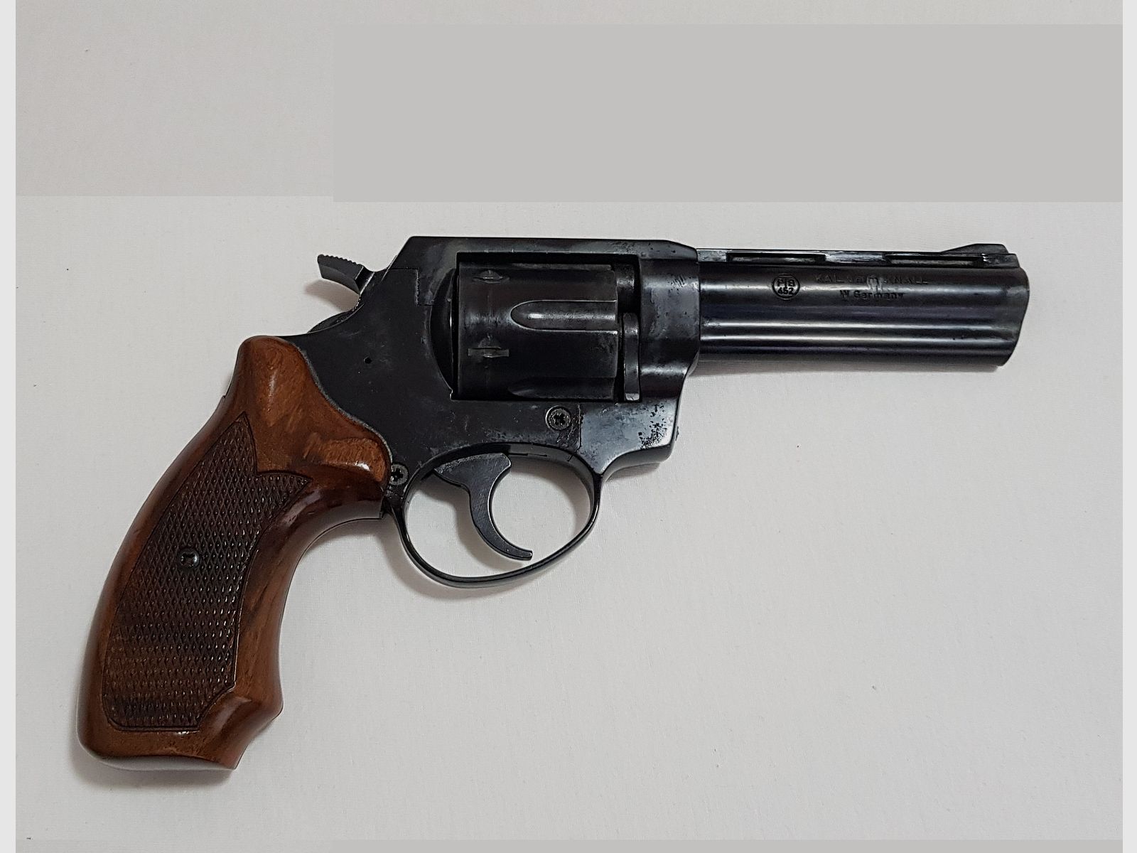 Röhm RG 99 brüniert mit Holzgriffschalen .380 R / 9mm Knall Schreckschuss Pistole 6 Schuss Trommel Kontakt: yardsalez@proton.me