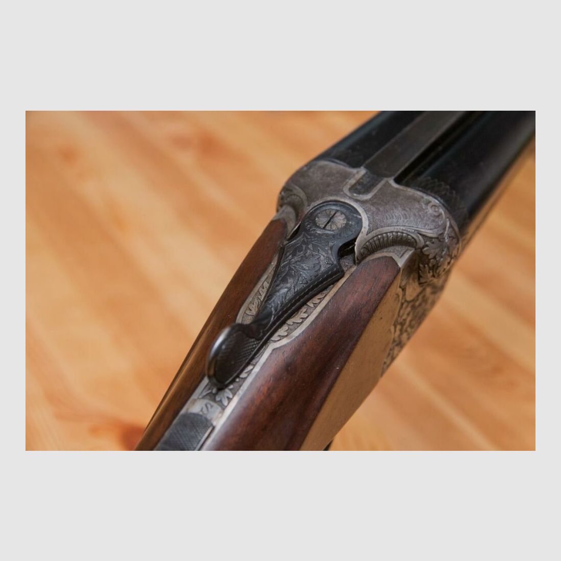 exklusive Jagdflinte side-by-side mit tiefgestochener Gravur Querflinte Doppelflinte