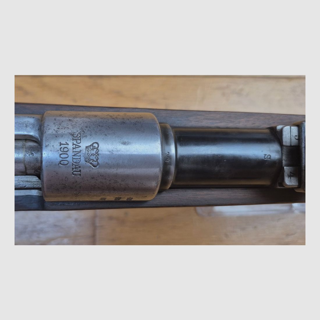 Wunderschönes Gewehr G98 – Gewehr 1898 – Arsenal Spandau 1900 – Originalkaliber 8×57 IS – Vollständig monomatrikuliert außer der konformen Reinigungsstange – Original braune Lederriemen – Prestigeträchtige Zuordnung zum 1. Grenadier Kronprinz „1. R. 4. 150.“ – TBE+, Bild 1 von 31