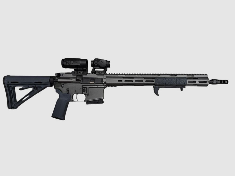 Lux Def Tec L5L FULL GREY EDITION Premiumline 16,75" półautomatyczna broń Lux Def Tec L5L FDE Premiumline w tym Magpul kolba, Magpul uchwyt, Magpul ręczny zatrzymanie, Magpul boczne uchwyty, Falke S celownik i Falke B3X powiększacz, Triggertech zero creep spust i Schmeisser NoRec hamulec