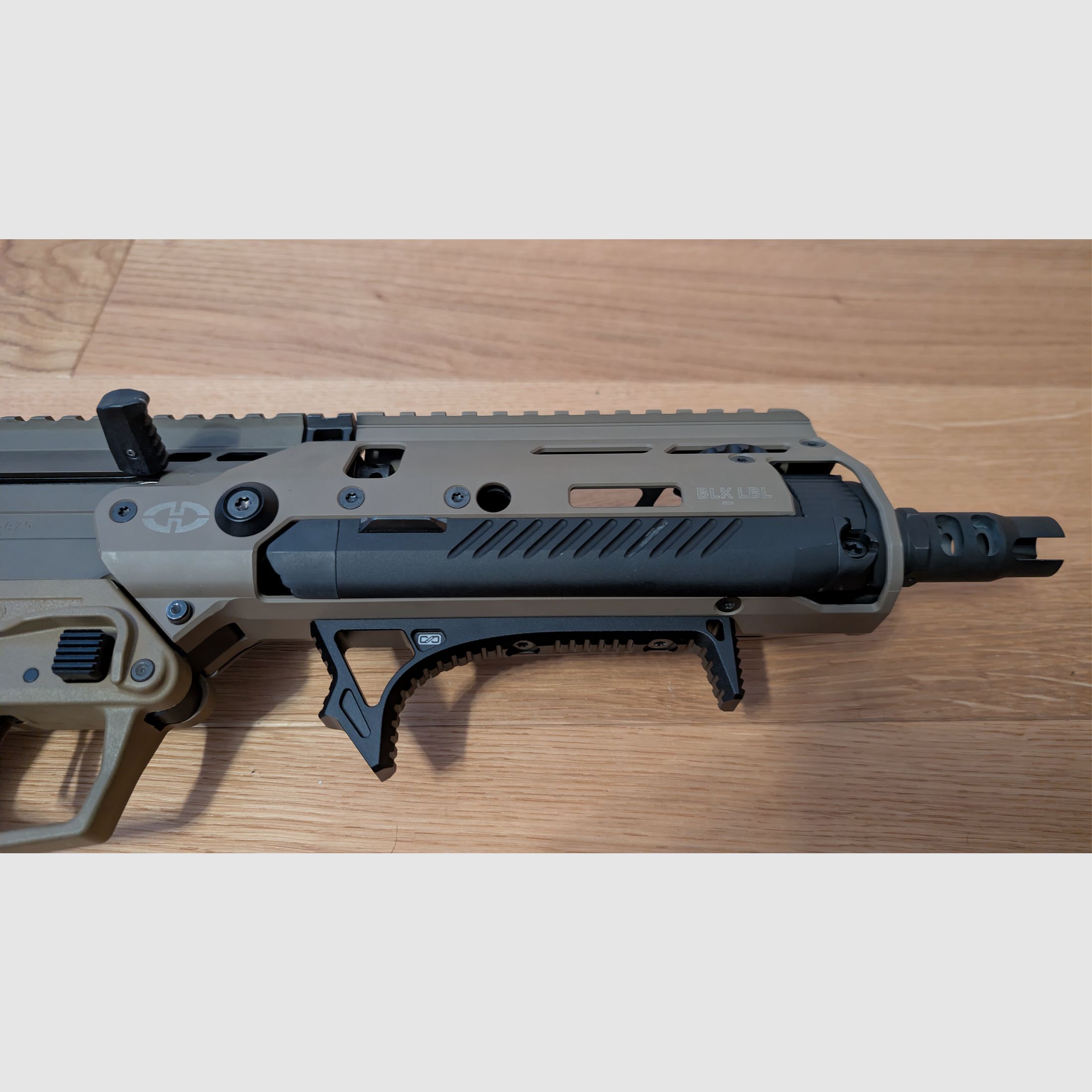 Desert Tech MDRX met BLK LBL Mantis en Jard trekker