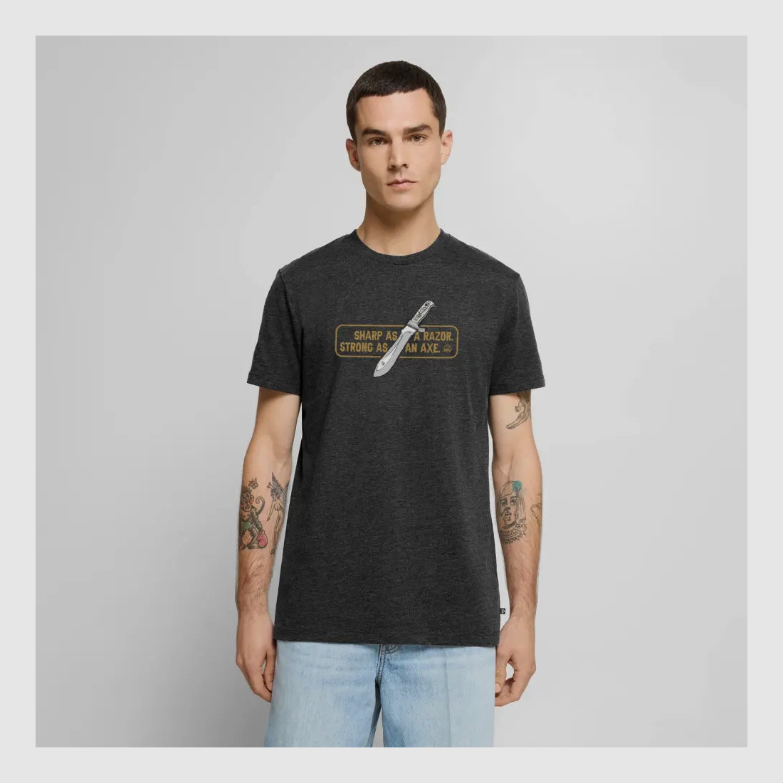 PUMA T-Shirt Premium da Uomo "White Hunter Sharp & Strong"
