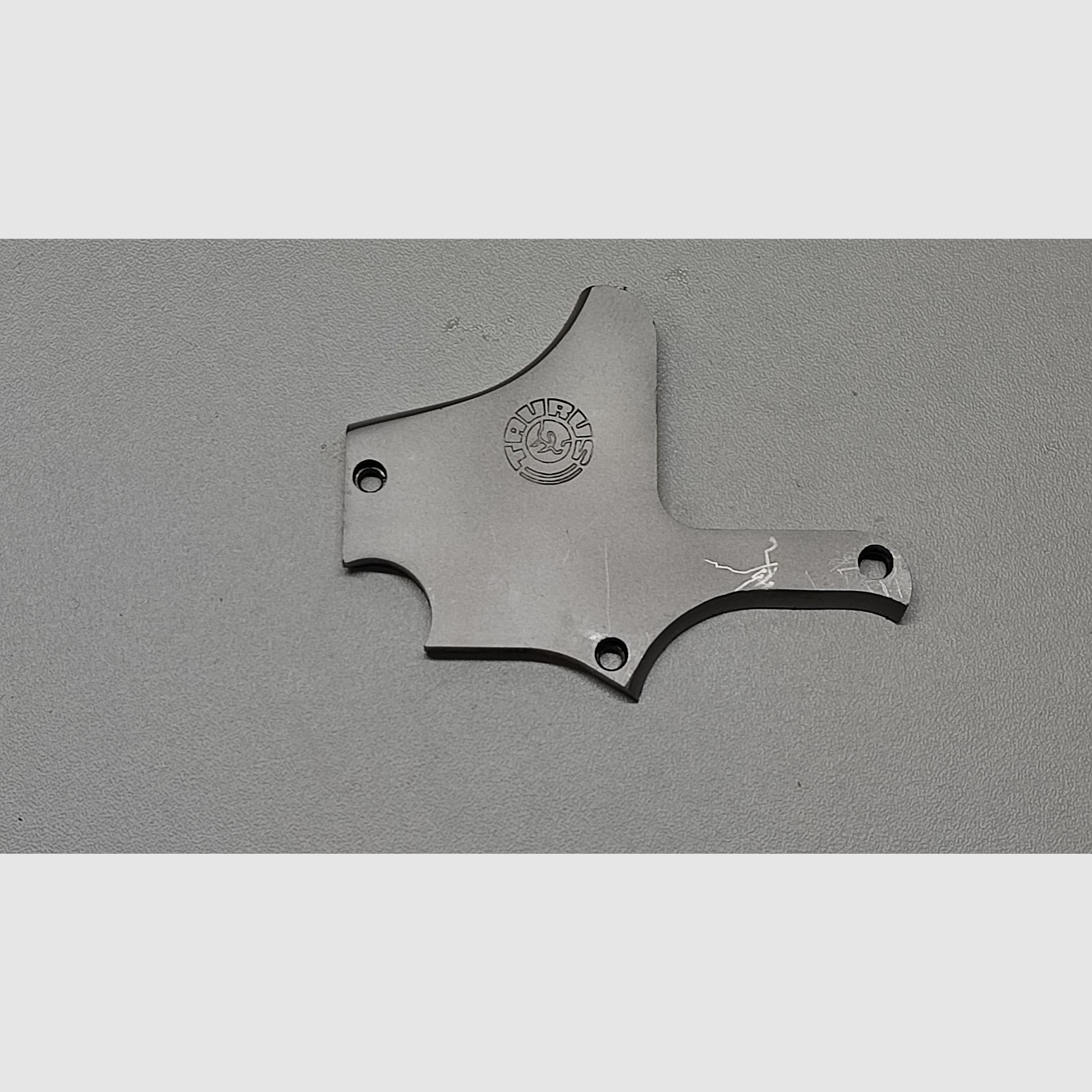 PLACA DE RECUBRIMIENTO TAURUS 627 TRACKER