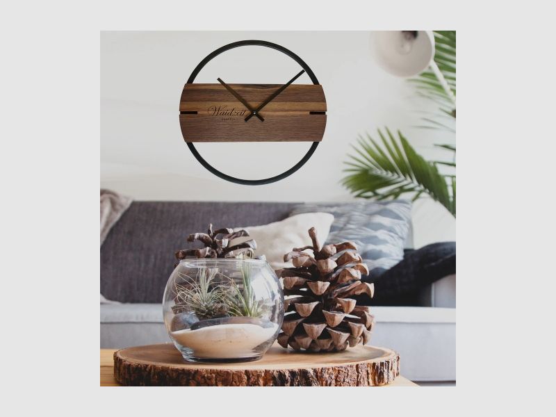 Wandklok Novum van walnoot hout