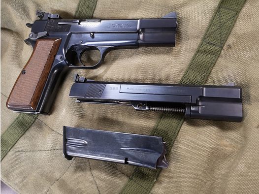 Browning High Power 9mm Para mit WS Peters Stahl PSWIII .22lr