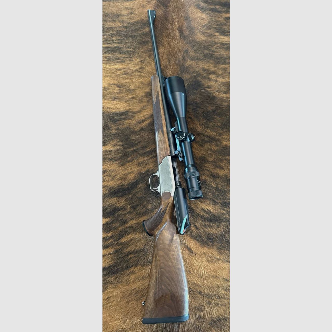 Blaser R93 ripetitore a otturatore lineare calibro .30-06 con montaggio originale Blaser e ottica Frankonia 3–12×56, reticolo 4